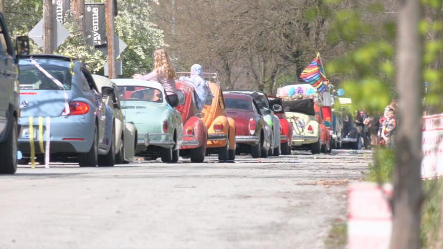 Frankfort Avenue Easter Parade 5.jpeg