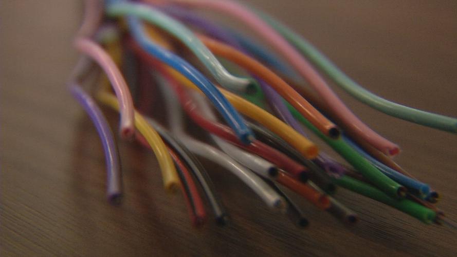 Broadband fiber optic cable