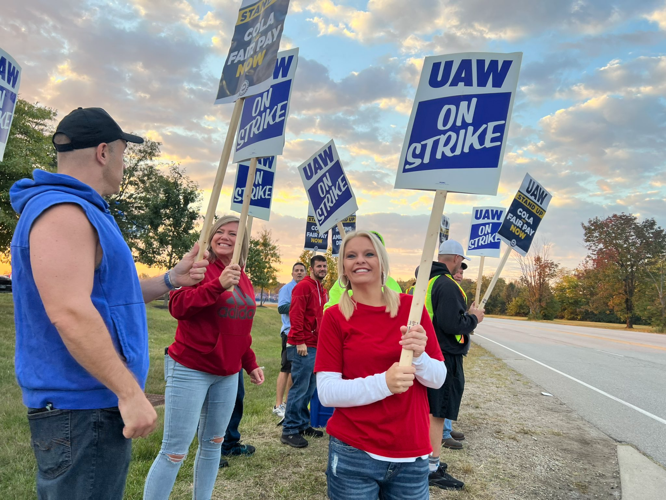 UAW workers on strike outside Ford's Kentucky Truck Plant on Chamberlain Lane