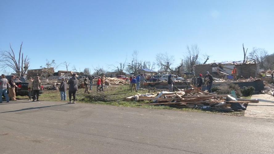 Neighbors, volunteers assist in Bowling Green after tornadoes destroy homes