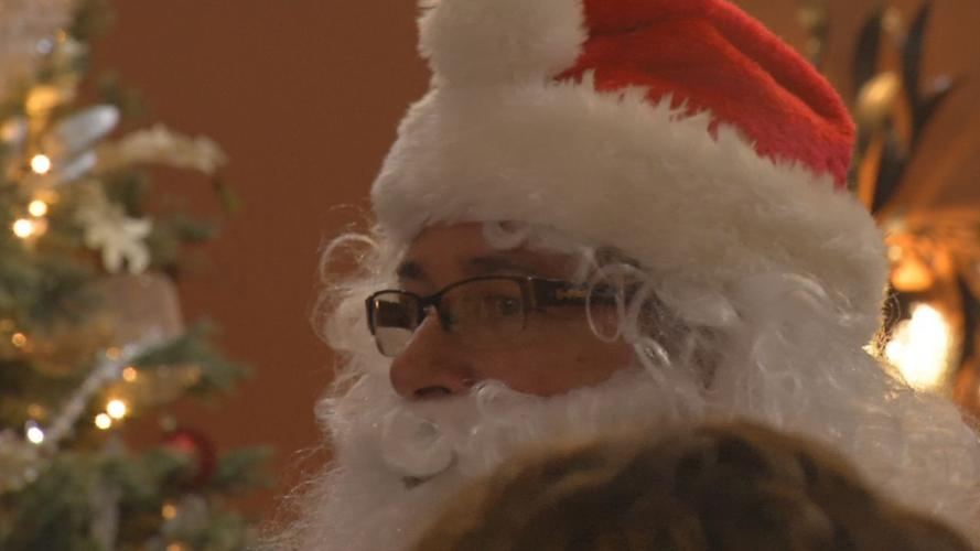 JCPS STUDENTS DELIVER CHRISTMAS CARDS TO SENIOR CITIZENS (2).jpg