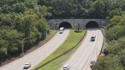 Interstate 64 Cochran Hill tunnel.jpeg