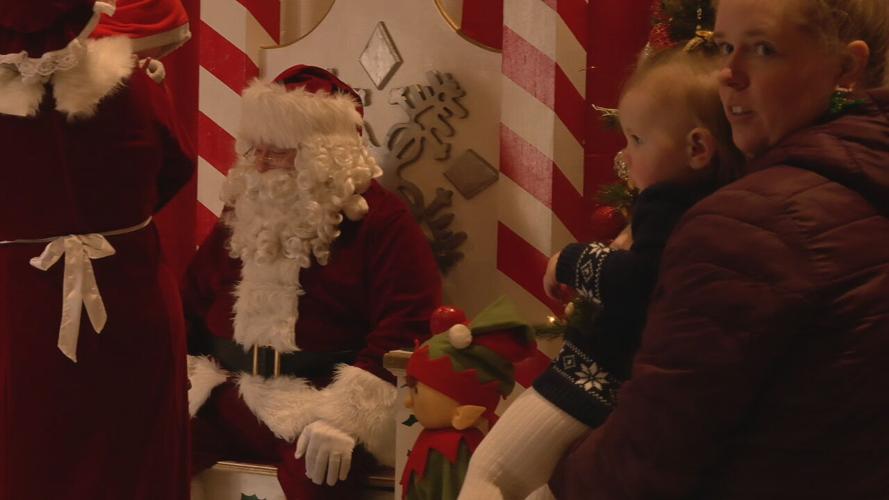 CHRISTMAS AT THE ZOO