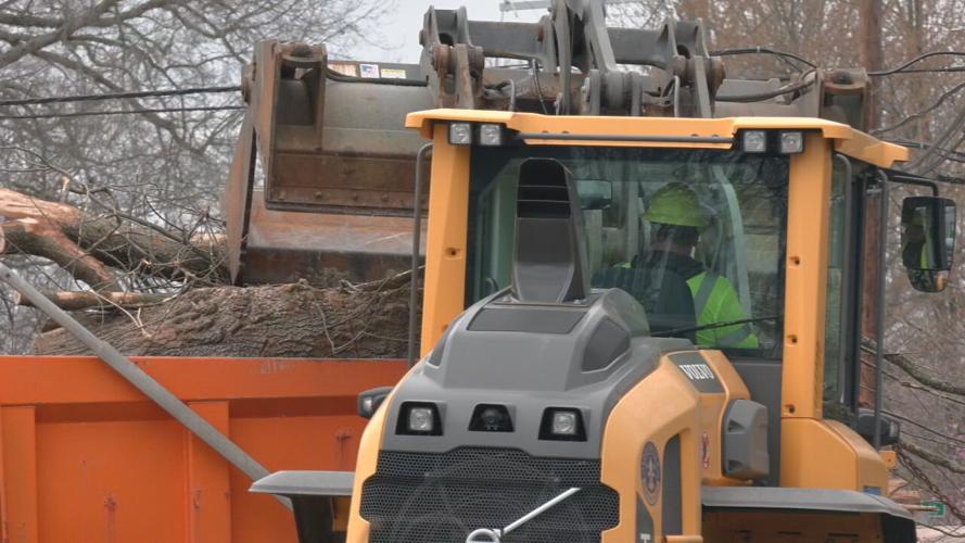 Dixie Highway storm debris cleanup 3-7-23