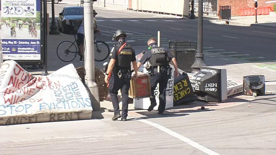 Anti-eviction protest LMPD moving furniture 8-8-20