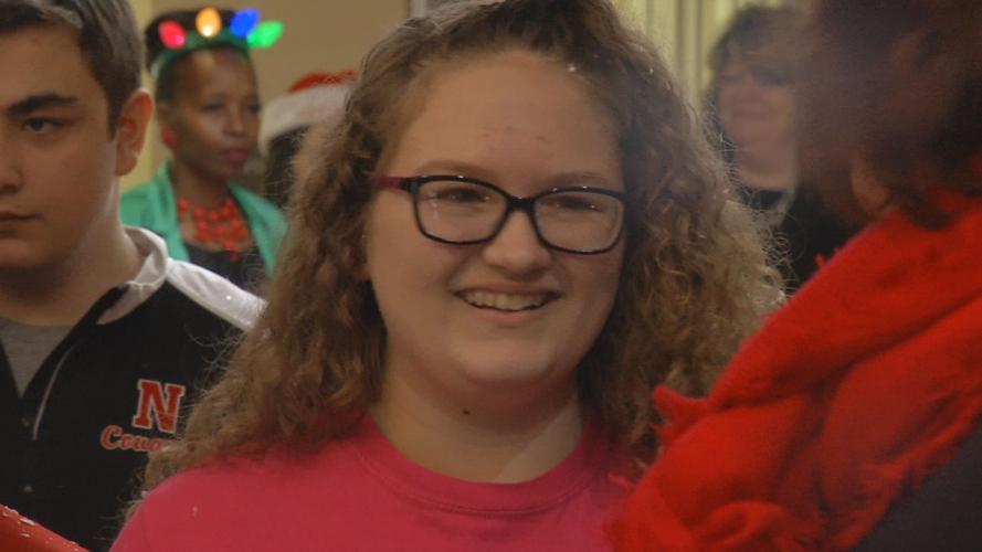 JCPS STUDENTS DELIVER CHRISTMAS CARDS TO SENIOR CITIZENS (10).jpg