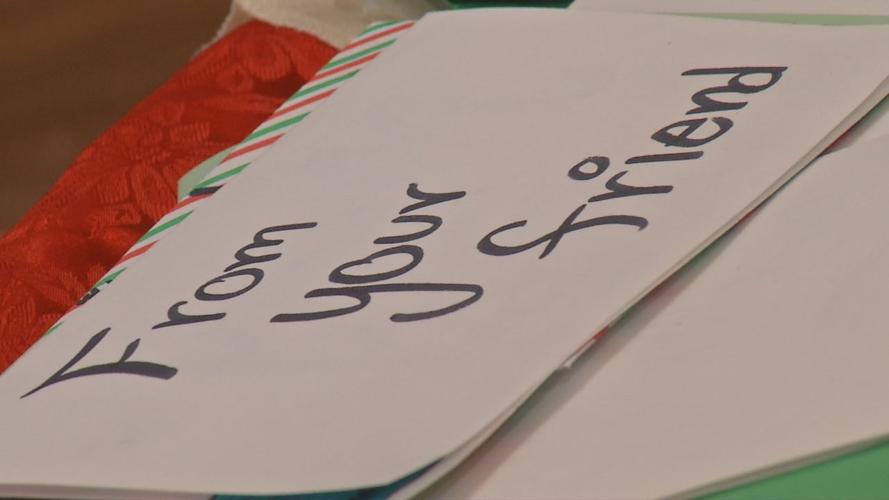 JCPS STUDENTS DELIVER CHRISTMAS CARDS TO SENIOR CITIZENS (11).jpg