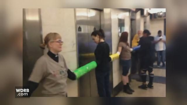 LMPD arrests 9 Occupy ICE protesters for blocking Immigration Court