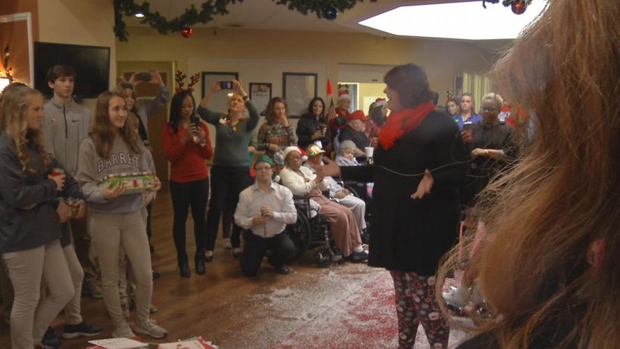 JCPS STUDENTS DELIVER CHRISTMAS CARDS TO SENIOR CITIZENS (12).jpg