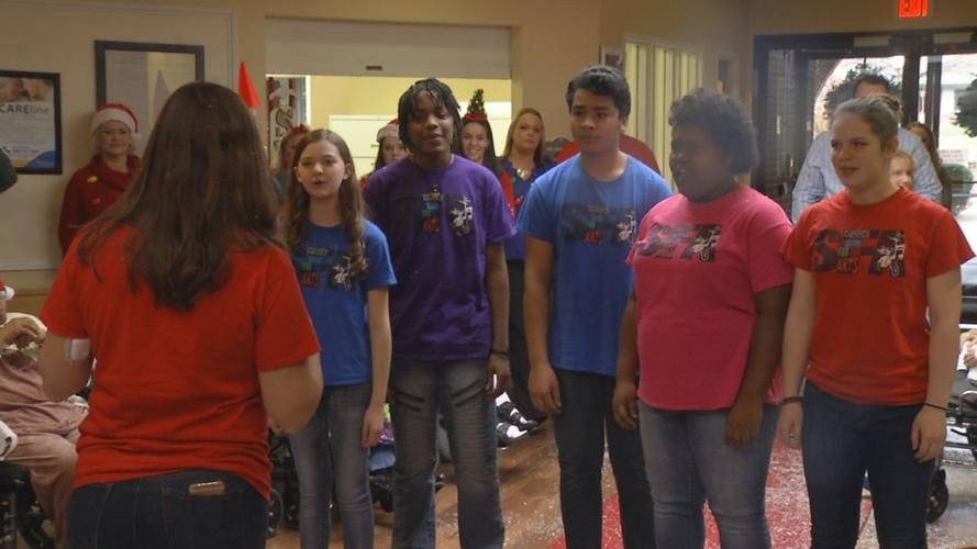 JCPS STUDENTS DELIVER CHRISTMAS CARDS TO SENIOR CITIZENS (13).jpg