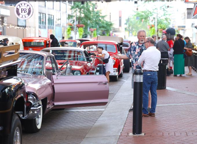 People point at Street Rod cars.JPG