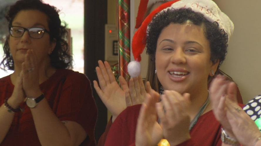 JCPS STUDENTS DELIVER CHRISTMAS CARDS TO SENIOR CITIZENS (16).jpg