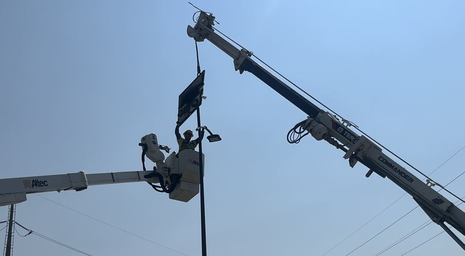 KYTC crews install solar lights on interstates