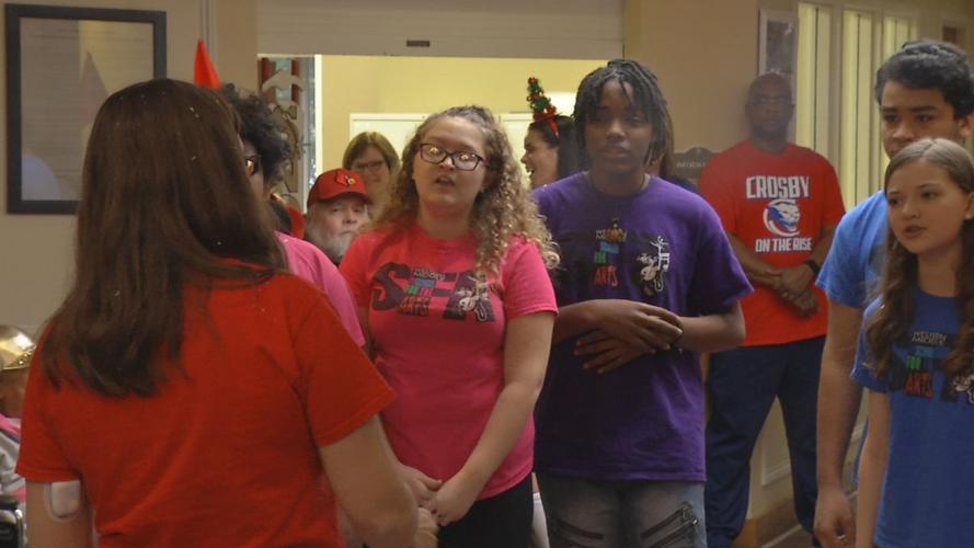 JCPS STUDENTS DELIVER CHRISTMAS CARDS TO SENIOR CITIZENS (17).jpg