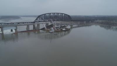 6 crashed barges remain in Ohio River as salvage operations continue