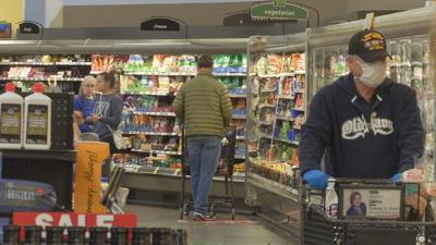 Kroger shoppers social distancing, coronavirus.jpg