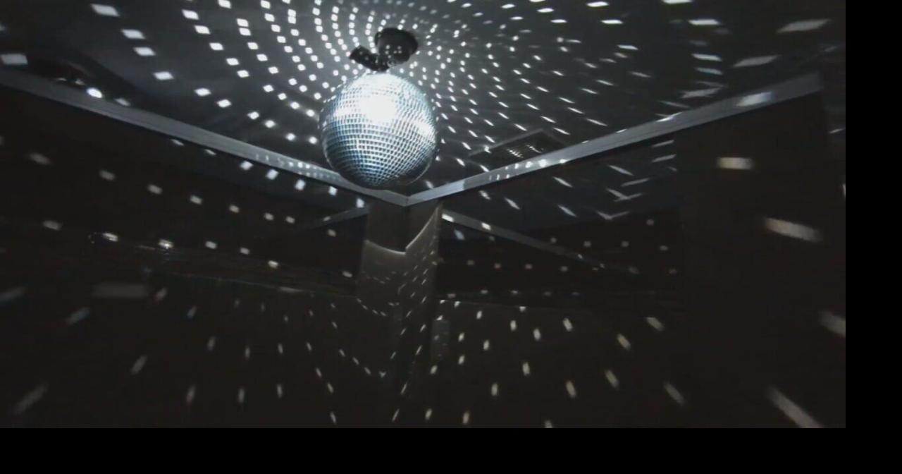 Kentucky bathroom turns into a disco