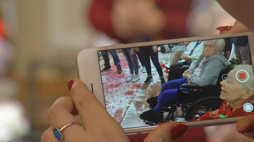 JCPS STUDENTS DELIVER CHRISTMAS CARDS TO SENIOR CITIZENS (19).jpg