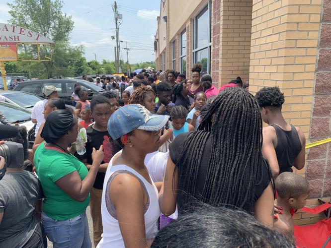 KENTUCKY KINGDOM GIVEAWAY LINE -6-10-19 1.jpg