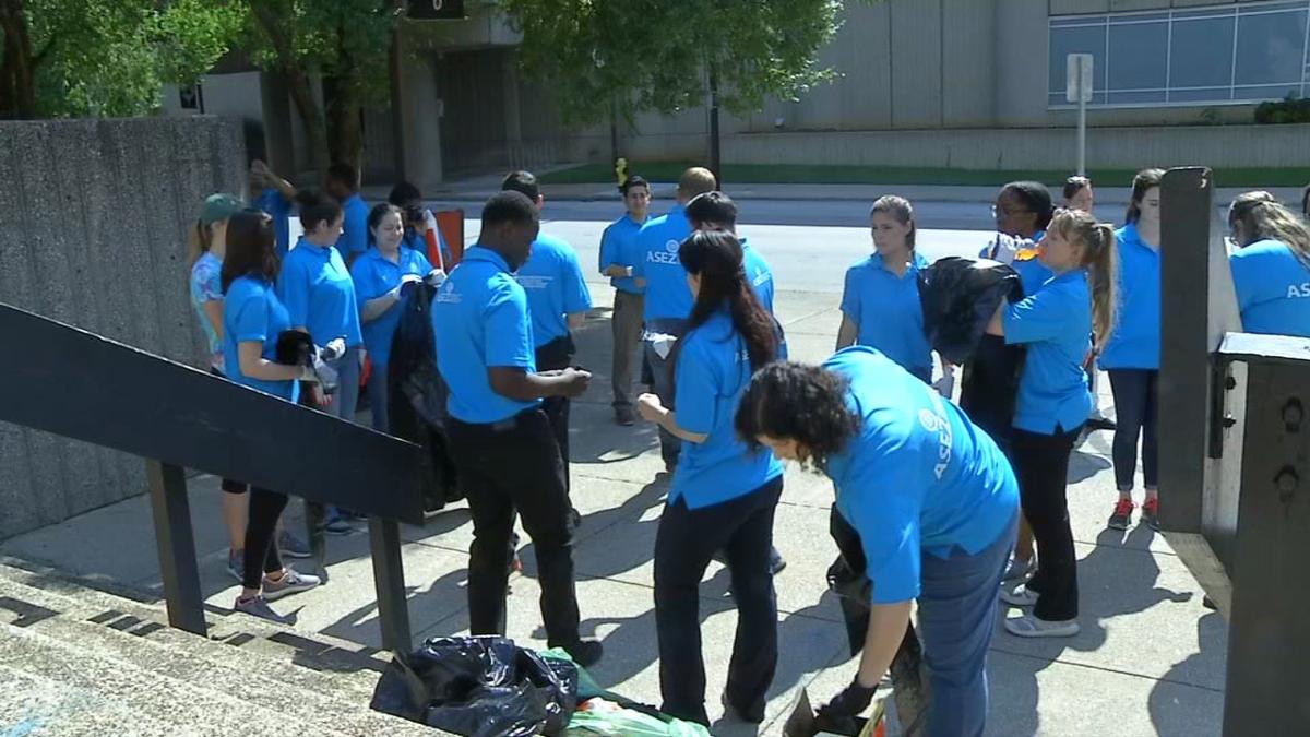 Volunteers Clean Up U Of L Campus To Reduce Influence Of Crime News Wdrb Com Lcampus.eu is tracked by us since february, 2018. wdrb com