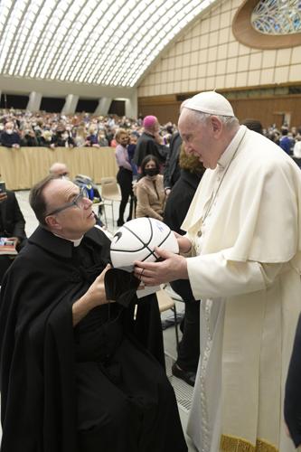 FATHER SICHKO AUCTIONS BASKETBALL BLESSED BY POPE - COURTESY 1-5-2022 1.jfif