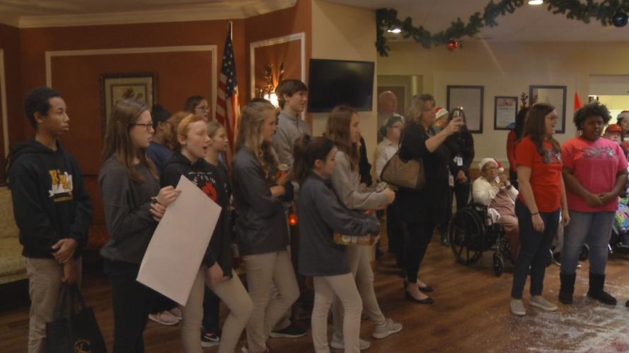 JCPS STUDENTS DELIVER CHRISTMAS CARDS TO SENIOR CITIZENS (21).jpg