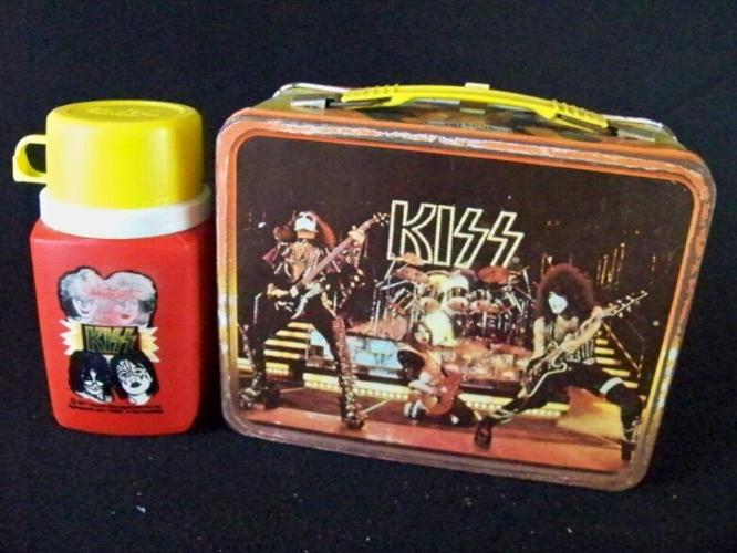 LUNCH BOX AUCTION - KISS.jpg