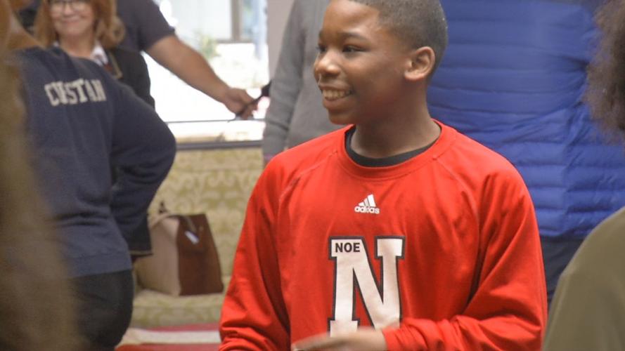 JCPS STUDENTS DELIVER CHRISTMAS CARDS TO SENIOR CITIZENS (22).jpg