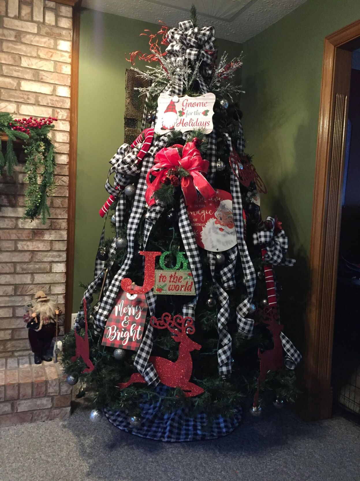 Joanna Ryan's decorated tree.