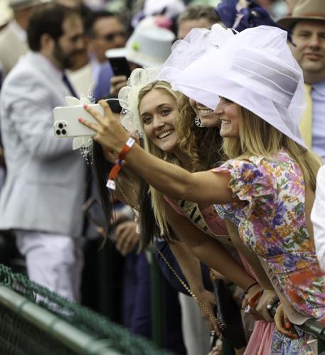 Kentucky Derby fans