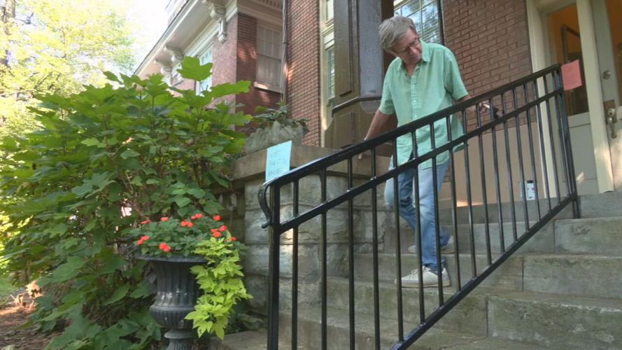 St. James court art show