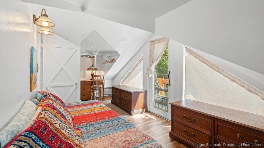 Bashford Manor Inn - another suite.jpg