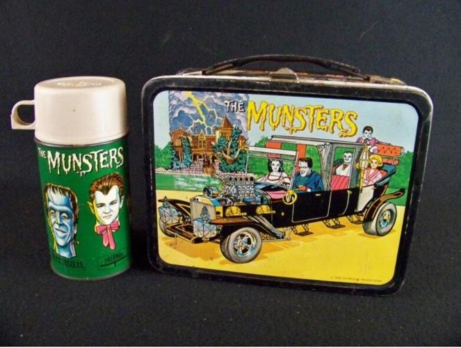 LUNCH BOX AUCTION - MUNSTERS.jpg