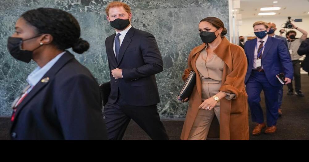 Prince Harry and Meghan escorted as they leave United Nations.jpeg |  | wdrb.com->すべての結果