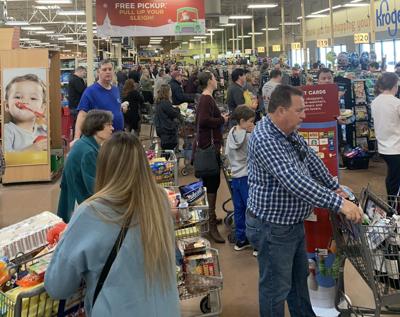 KROGER CROWD - LEE MIDKIFF ON TWITTER  @MIDKIFF_LEE.jpg