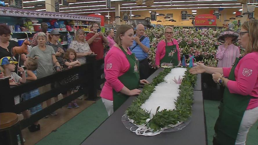 KROGER MAKING LILY GARLAND FOR OAKS - FILE 2018 (1).jpg