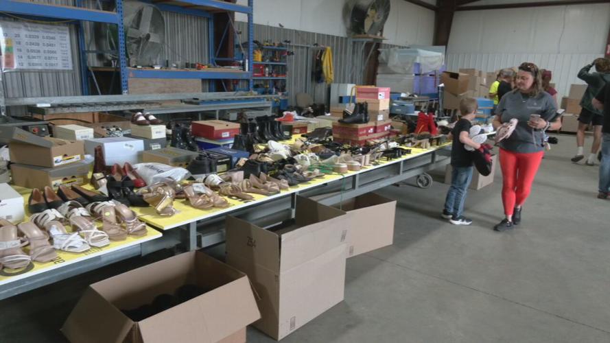 Volunteers collect donations for London, Ky. tornado victims 5-22-25