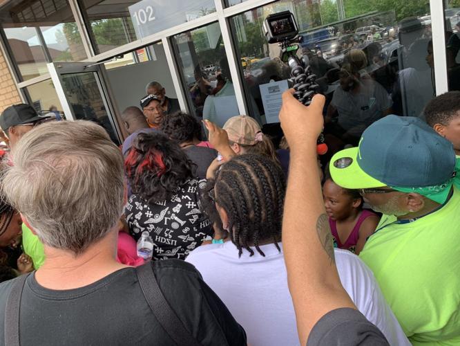 KENTUCKY KINGDOM GIVEAWAY LINE -6-10-19 5.jpg