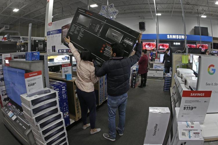 Best Buy Shoppers Grab TV in Kansas