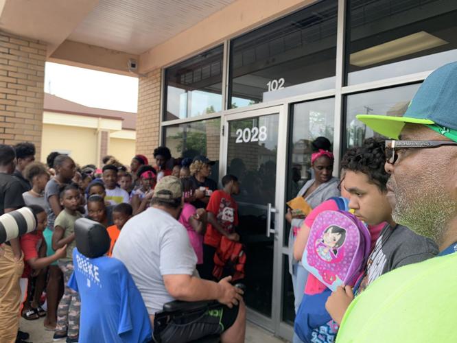 KENTUCKY KINGDOM GIVEAWAY LINE -6-10-19 6.jpg