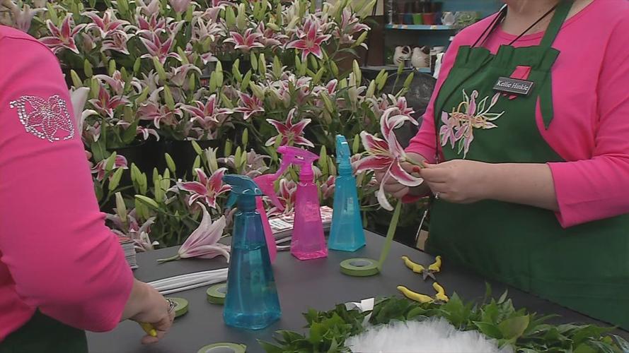 KROGER MAKING LILY GARLAND FOR OAKS - FILE 2018 (3).jpg