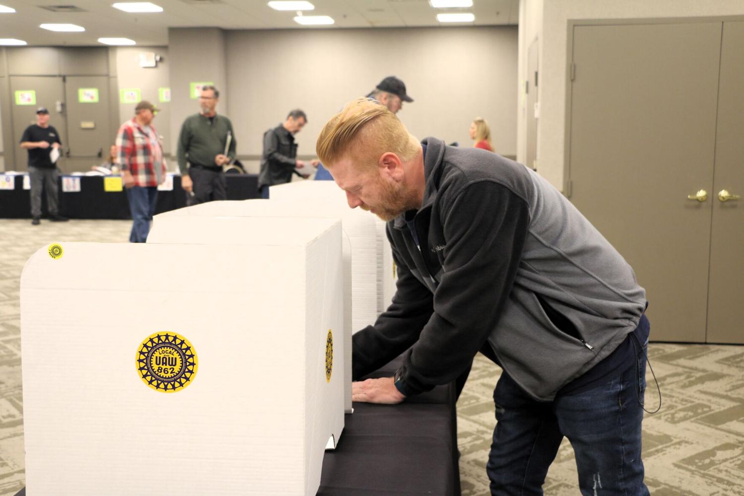 Louisville Ford workers vote against UAW contract Business