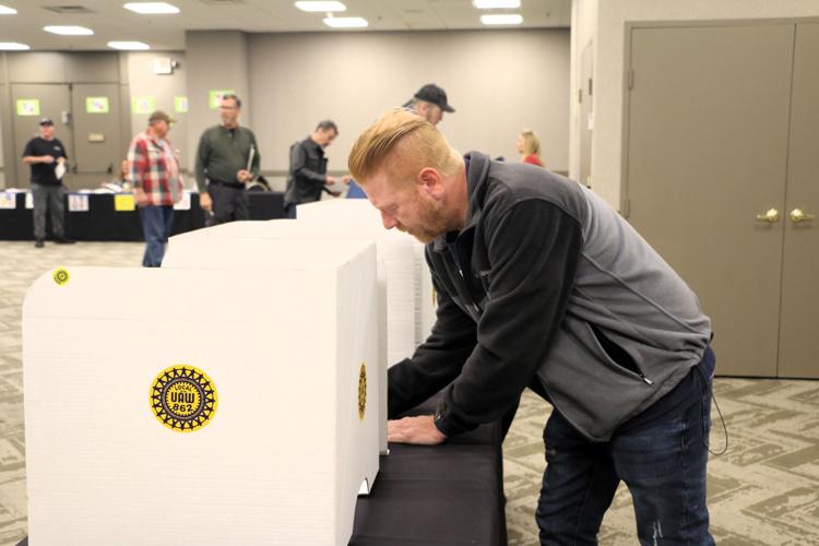 UAW contract vote William Bieckert III .JPG