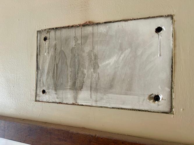 Elizabethtown courthouse plaques stolen 3.jpg