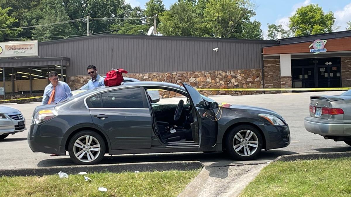Police Investigating Double Shooting In South Louisville Parking Lot Crime Reports Wdrb Com Police Investigating Double Shooting In South Louisville Parking Lot Crime Reports Wdrb Com