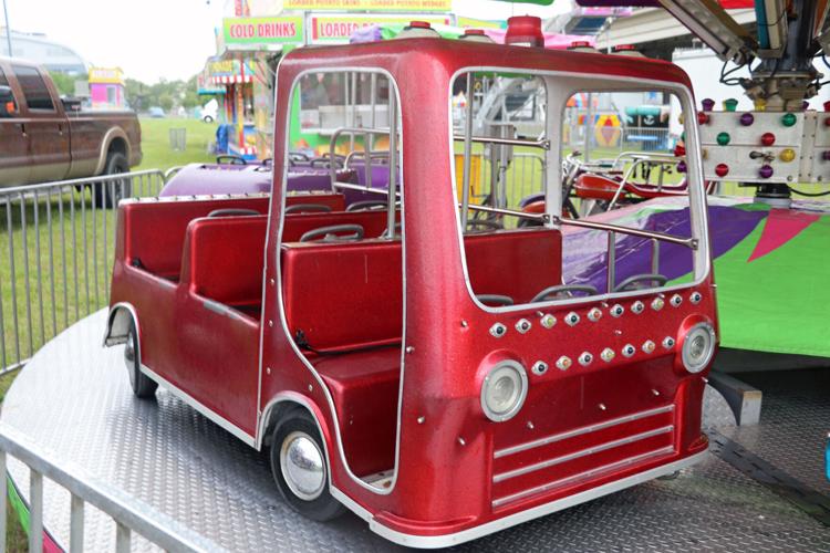 Crews set up booths along the Ohio River one day before Thunder Over Louisville 2023