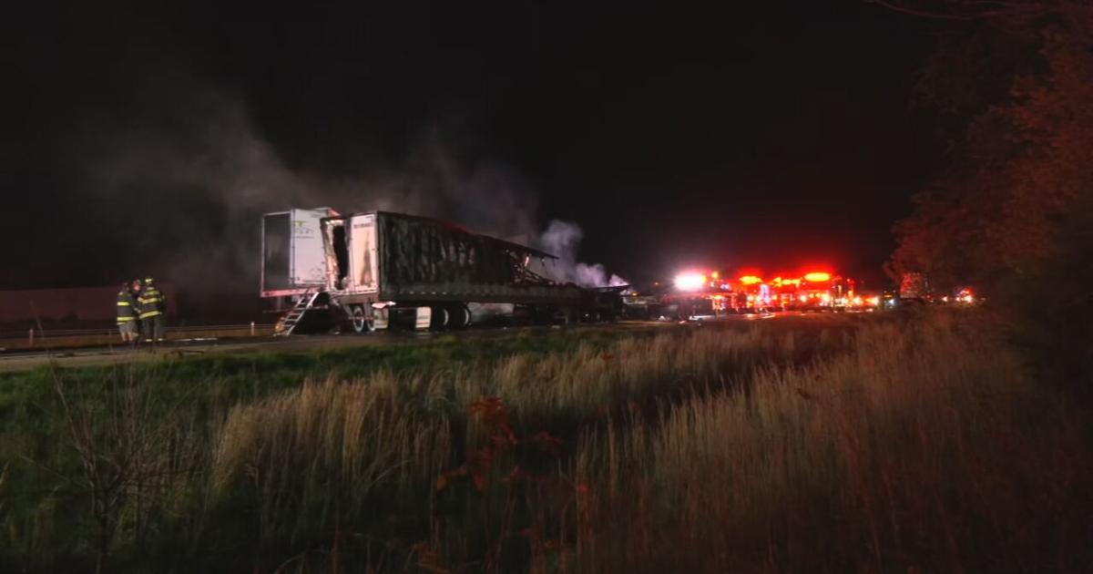 2 people dead after semi crash on Interstate 65 near Austin, Indiana early Tuesday morning, police say – WDRB