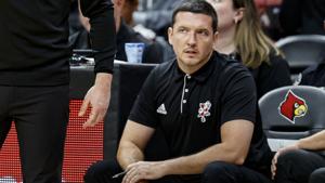 After helping to rebuild Louisville, assistant coach Thomas Carr leaves for Indiana