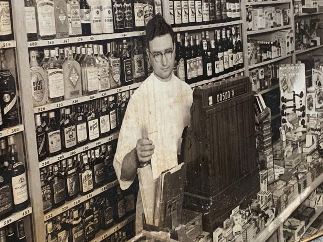 Wish's Drugs closing (14).jpg