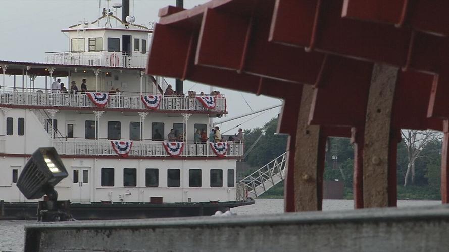 Belle of Louisville in tribute to Great Steamboat Race 2020